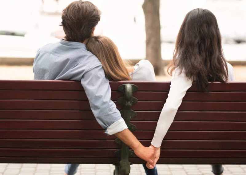 Mơ thấy quan hệ với người yêu cũ khi đã có người mới